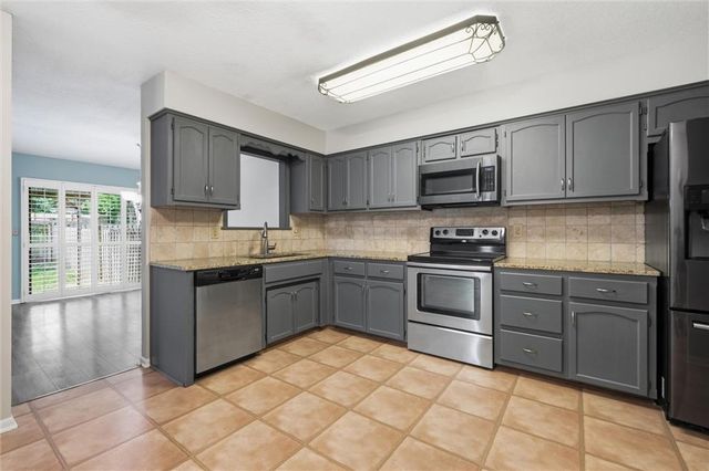 10583 Long Street, Lenexa, KS 66215