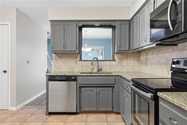 10583 Long Street, Lenexa, KS 66215