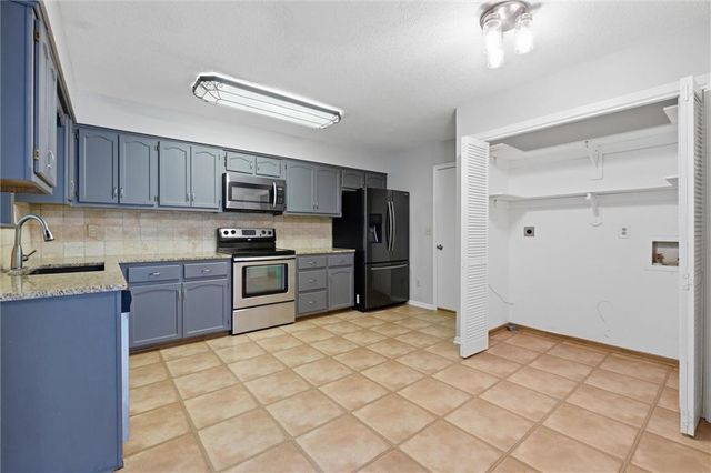 10583 Long Street, Lenexa, KS 66215