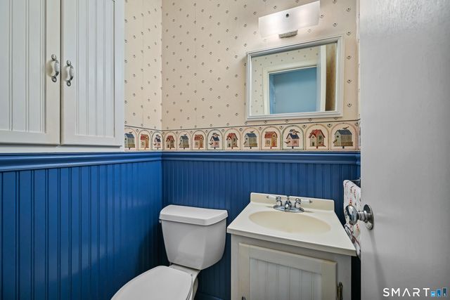 17 Glover Avenue, Newtown, CT 06470