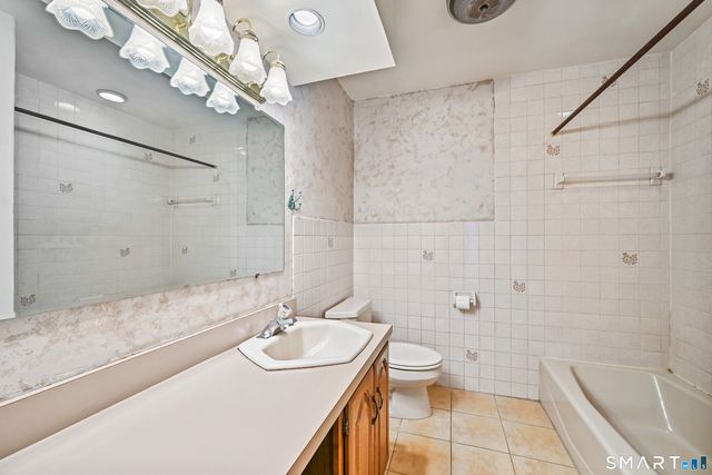 17 Glover Avenue, Newtown, CT 06470