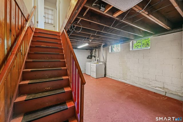17 Glover Avenue, Newtown, CT 06470