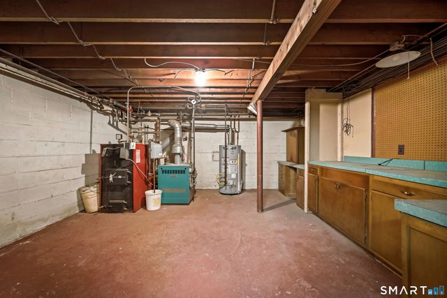 17 Glover Avenue, Newtown, CT 06470