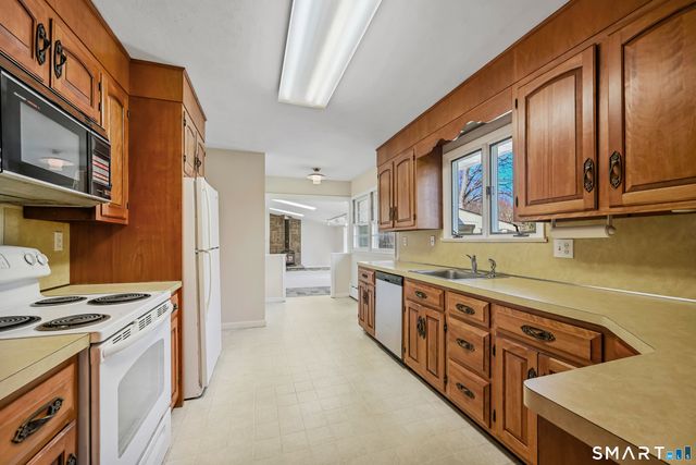 17 Glover Avenue, Newtown, CT 06470