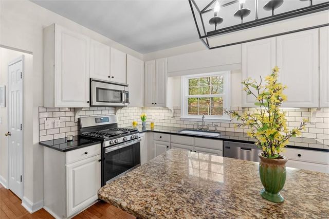 9399 Cresent Ct, Douglasville, GA 30135