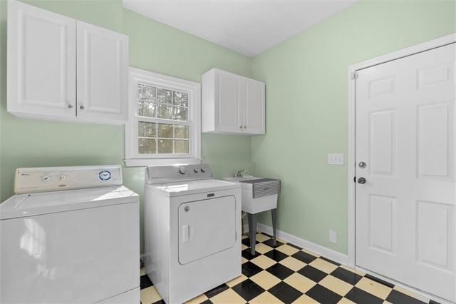 9399 Cresent Ct, Douglasville, GA 30135