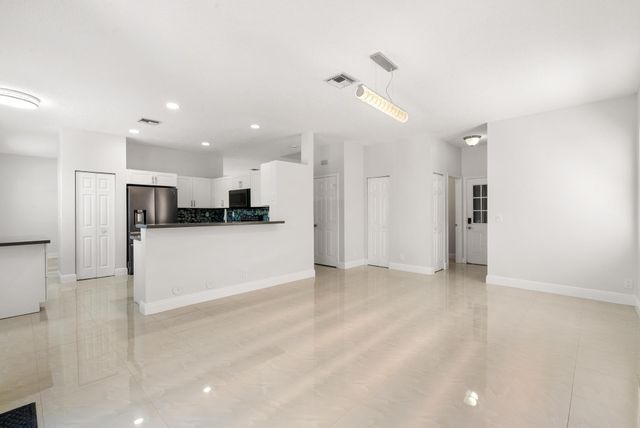 5228 NW 112th Ter, Coral Springs, FL 33076
