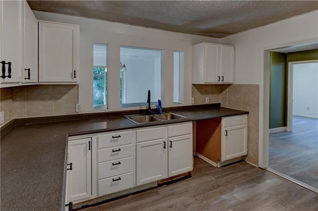 4521 NE 45th Street, Kansas City, MO 64117