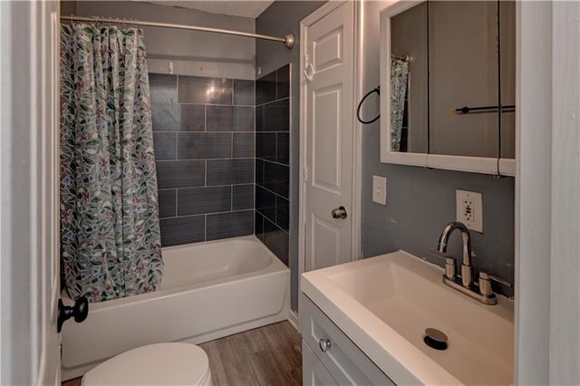 4521 NE 45th Street, Kansas City, MO 64117