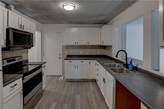 4521 NE 45th Street, Kansas City, MO 64117