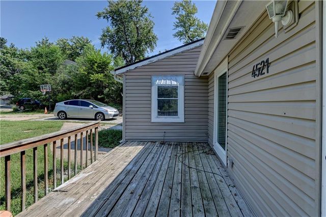 4521 NE 45th Street, Kansas City, MO 64117