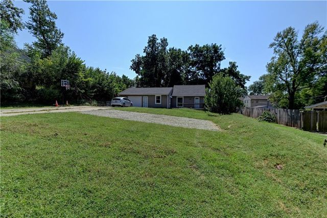 4521 NE 45th Street, Kansas City, MO 64117