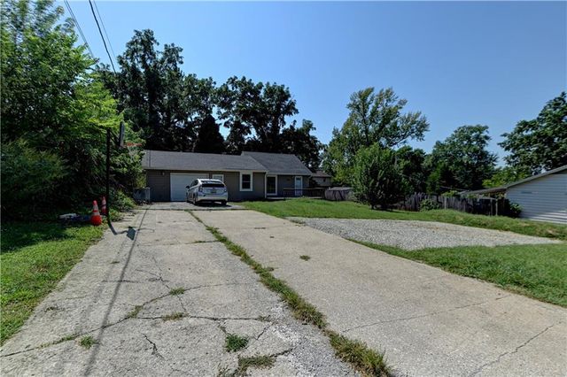 4521 NE 45th Street, Kansas City, MO 64117