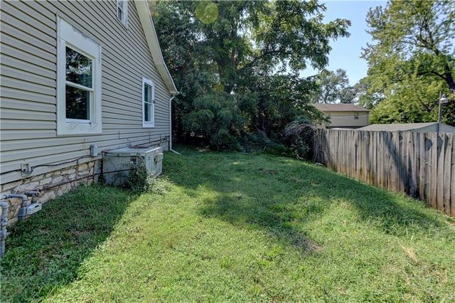 4521 NE 45th Street, Kansas City, MO 64117