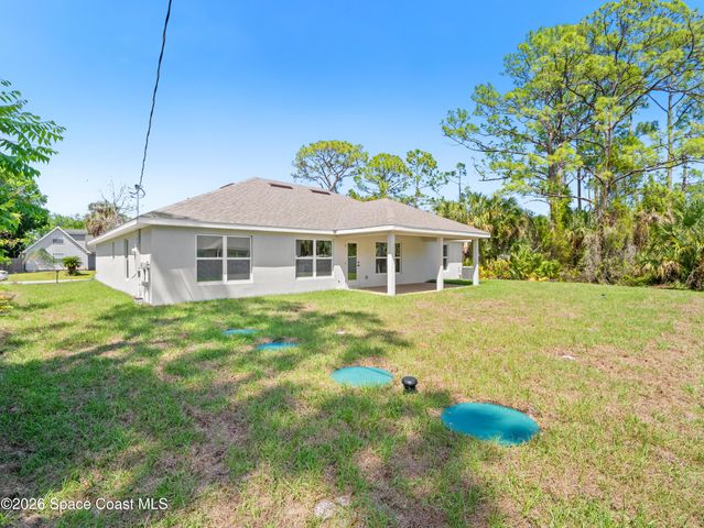 460 Wellwood Street SW, Palm Bay, FL 32908