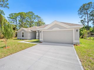 460 Wellwood Street SW, Palm Bay, FL 32908