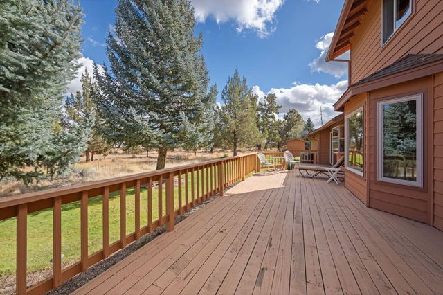 5745 NW Homestead Way, Redmond, OR 97756