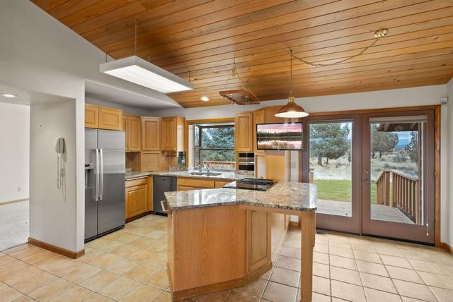 5745 NW Homestead Way, Redmond, OR 97756