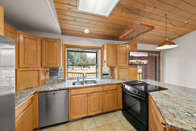 5745 NW Homestead Way, Redmond, OR 97756