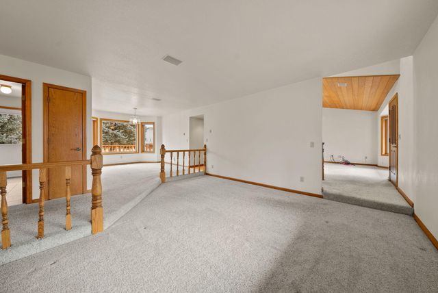 5745 NW Homestead Way, Redmond, OR 97756