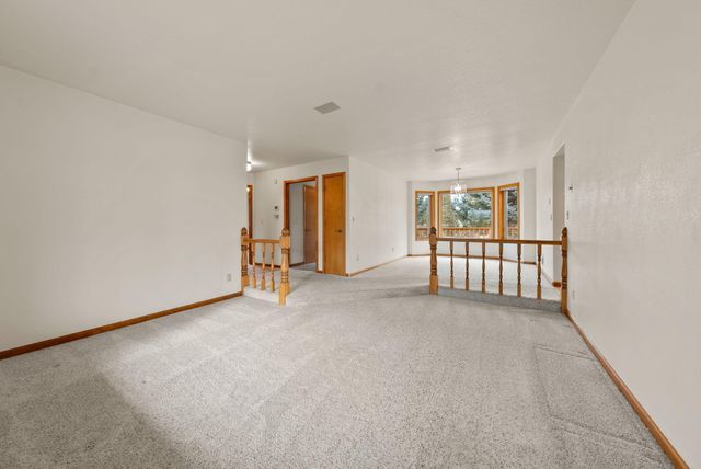 5745 NW Homestead Way, Redmond, OR 97756