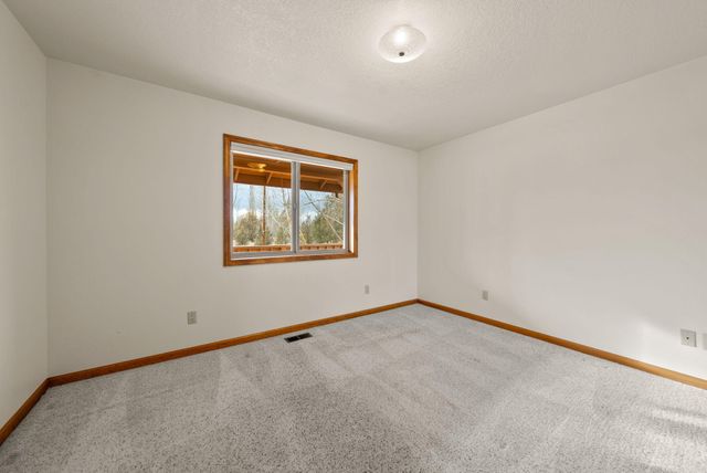 5745 NW Homestead Way, Redmond, OR 97756