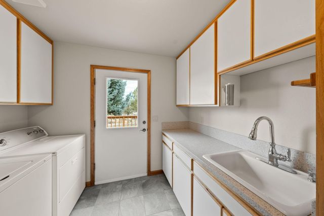 5745 NW Homestead Way, Redmond, OR 97756