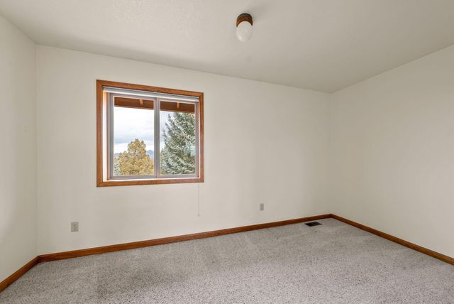 5745 NW Homestead Way, Redmond, OR 97756