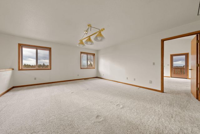 5745 NW Homestead Way, Redmond, OR 97756