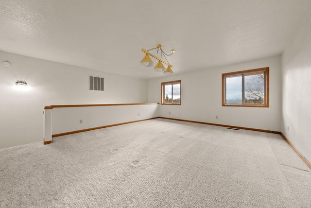 5745 NW Homestead Way, Redmond, OR 97756