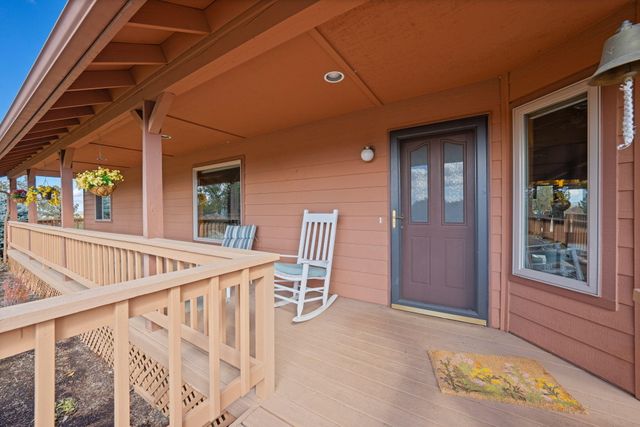 5745 NW Homestead Way, Redmond, OR 97756