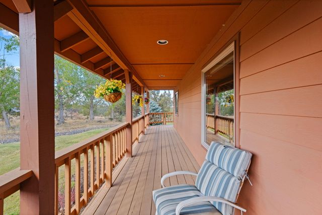 5745 NW Homestead Way, Redmond, OR 97756