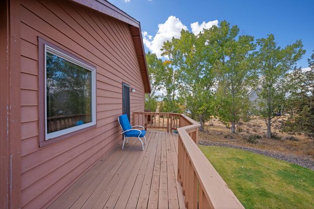 5745 NW Homestead Way, Redmond, OR 97756