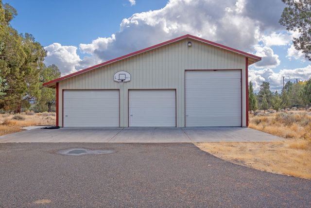 5745 NW Homestead Way, Redmond, OR 97756