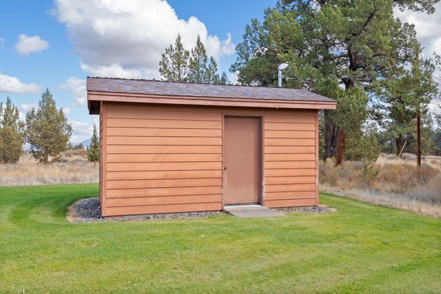 5745 NW Homestead Way, Redmond, OR 97756