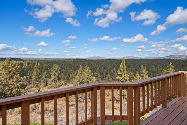 5745 NW Homestead Way, Redmond, OR 97756