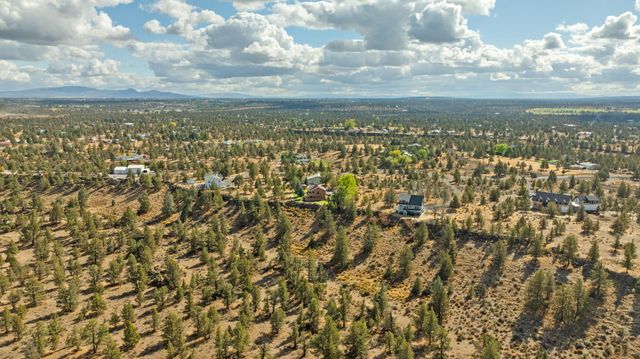 5745 NW Homestead Way, Redmond, OR 97756