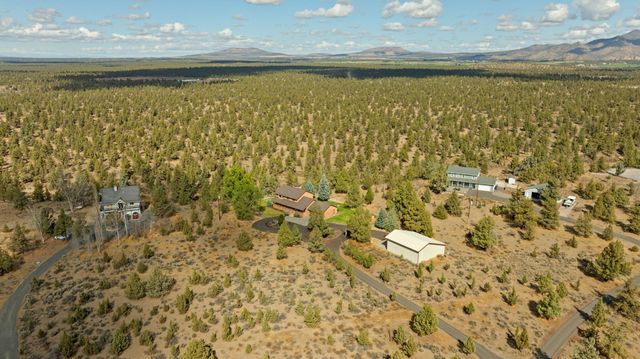 5745 NW Homestead Way, Redmond, OR 97756