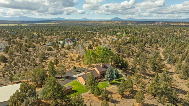 5745 NW Homestead Way, Redmond, OR 97756