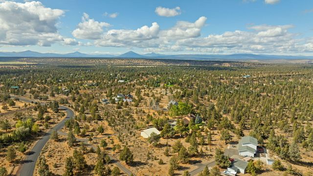 5745 NW Homestead Way, Redmond, OR 97756