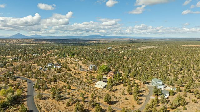 5745 NW Homestead Way, Redmond, OR 97756