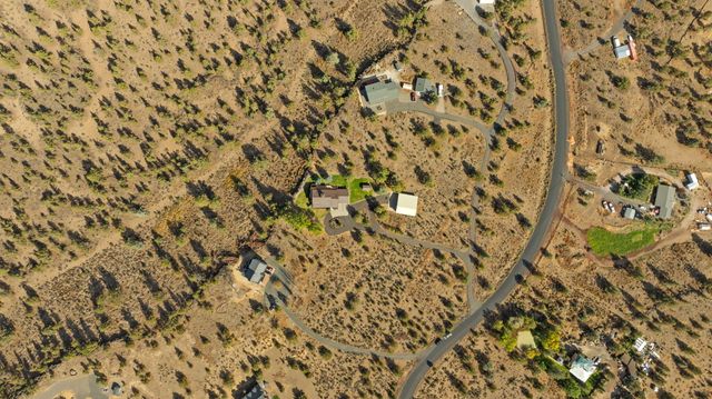 5745 NW Homestead Way, Redmond, OR 97756