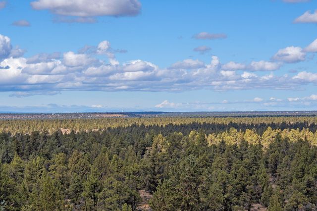 5745 NW Homestead Way, Redmond, OR 97756