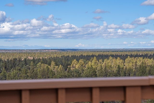 5745 NW Homestead Way, Redmond, OR 97756