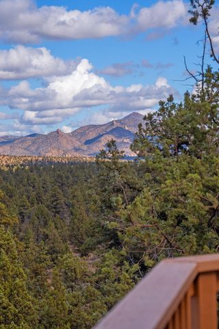 5745 NW Homestead Way, Redmond, OR 97756