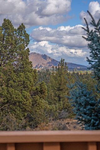 5745 NW Homestead Way, Redmond, OR 97756