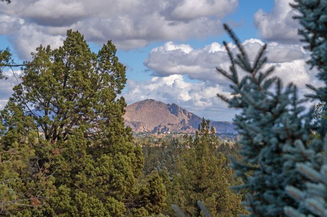 5745 NW Homestead Way, Redmond, OR 97756