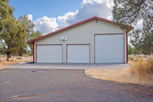 5745 NW Homestead Way, Redmond, OR 97756