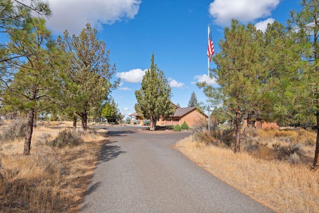 5745 NW Homestead Way, Redmond, OR 97756