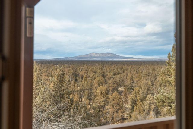 5745 NW Homestead Way, Redmond, OR 97756